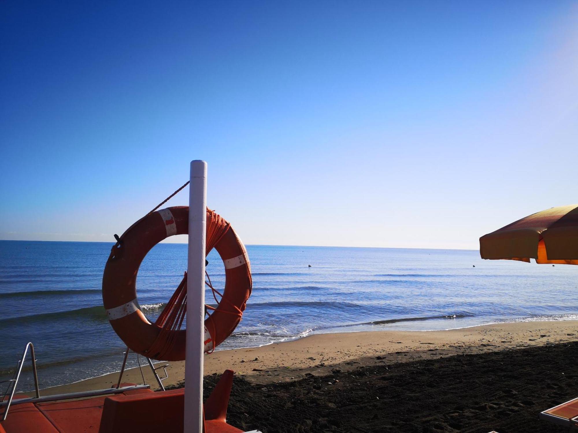 Отель Baywatch Маргерита-ди-Савойя Экстерьер фото